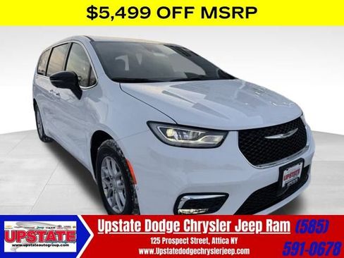 New 2026 Chrysler Pacifica Select image 1