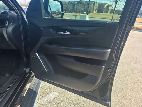 Used 2017 Cadillac Escalade ESV Platinum image 22