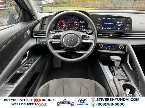 Certified 2023 Hyundai Elantra SEL w/ Preferred Accessory Package image 2