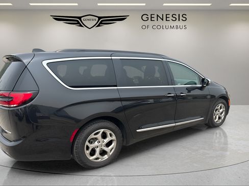 Used 2023 Chrysler Pacifica Limited FWD image 5