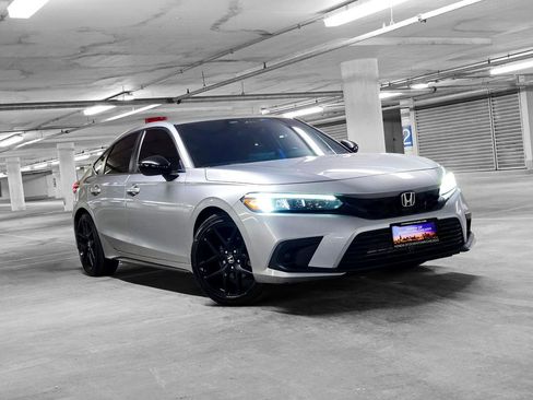 Used 2023 Honda Civic Sport image 4