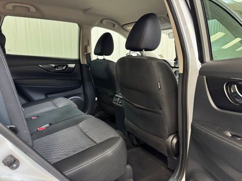 Used 2018 Nissan Rogue SV image 25