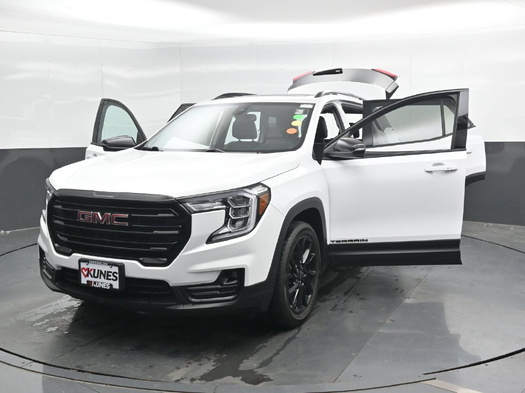 Used 2024 GMC Terrain SLT w/ Elevation Edition AWD/4WD image 47