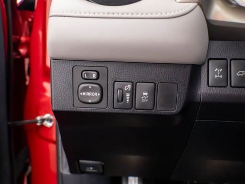 Used 2015 Toyota RAV4 XLE image 16