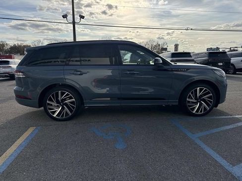 New 2026 Lincoln Aviator Black Label w/ Jet Appearance Package image 3