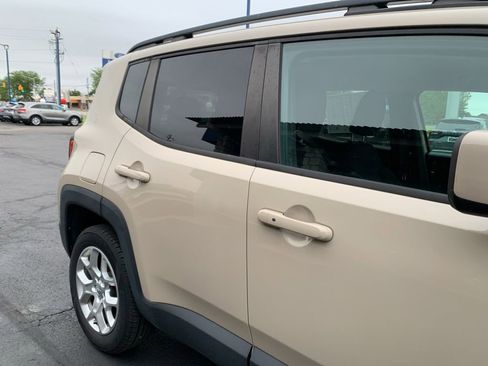 Used 2016 Jeep Renegade Latitude w/ Popular Equipment Group AWD/4WD image 13