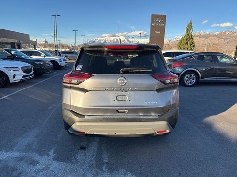 Used 2023 Nissan Rogue SV image 6