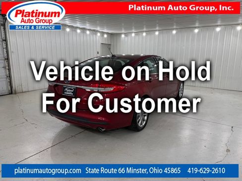 Used 2017 Ford Fusion SE w/ Fusion SE Technology Package FWD image 5
