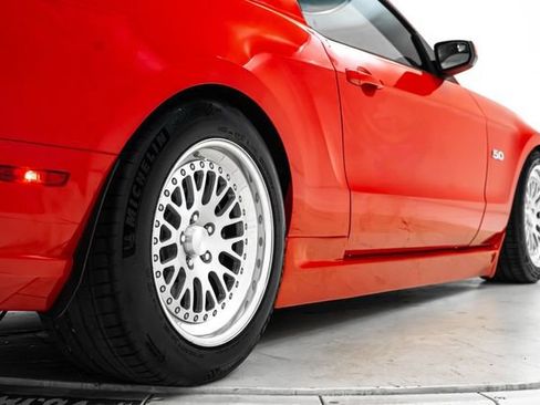 Used 2013 Ford Mustang GT RWD image 12