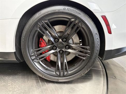 Used 2018 Chevrolet Camaro ZL1 RWD image 15
