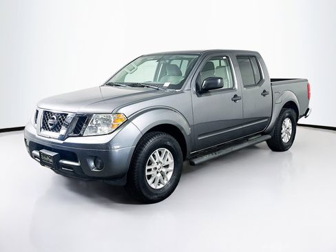Used 2019 Nissan Frontier SV image 3