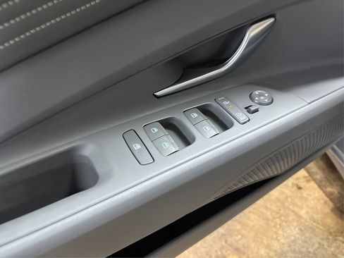 Certified 2025 Hyundai Elantra SEL image 34