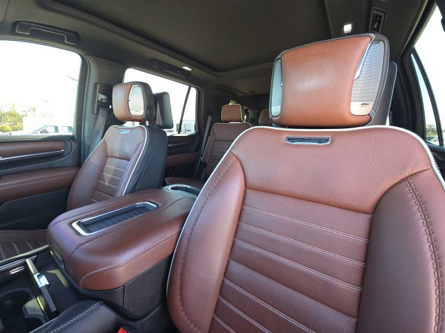 Used 2023 GMC Yukon Denali Ultimate AWD/4WD image 32