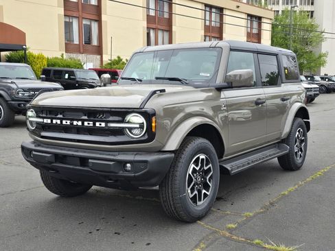New 2026 Ford Bronco Outer Banks AWD/4WD image 1