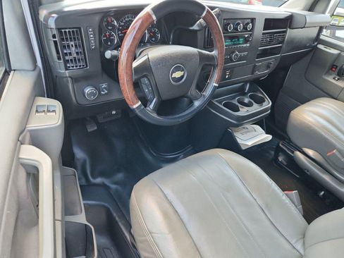 Used 2016 Chevrolet Express 2500 RWD image 15