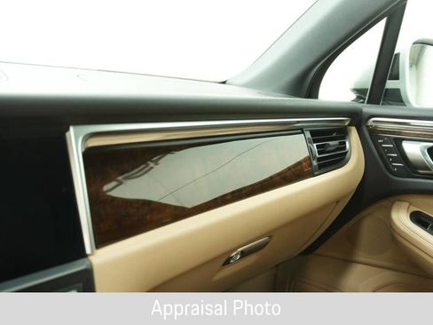 Certified 2019 Porsche Macan AWD/4WD image 36