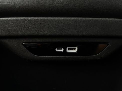 Used 2025 Chrysler Pacifica Limited FWD image 16