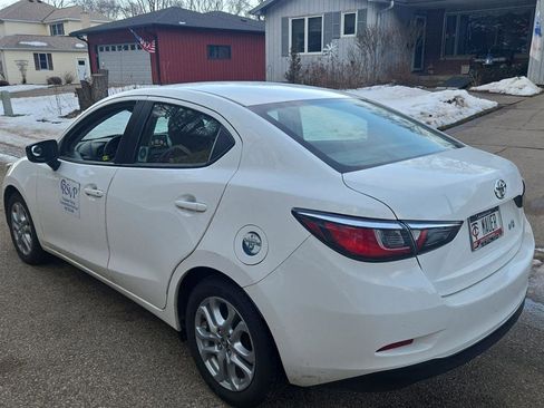 Used 2017 Toyota Yaris iA image 7