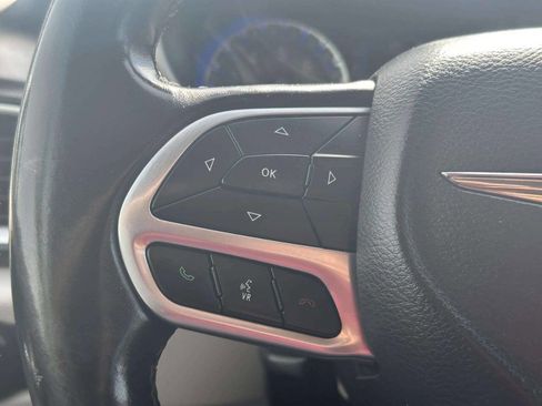 Used 2018 Chrysler Pacifica Touring-L FWD image 31