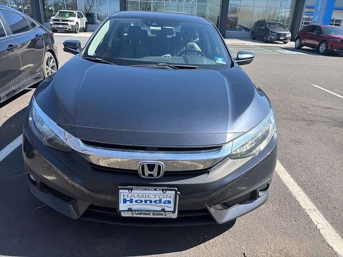 Used 2018 Honda Civic Touring image 2