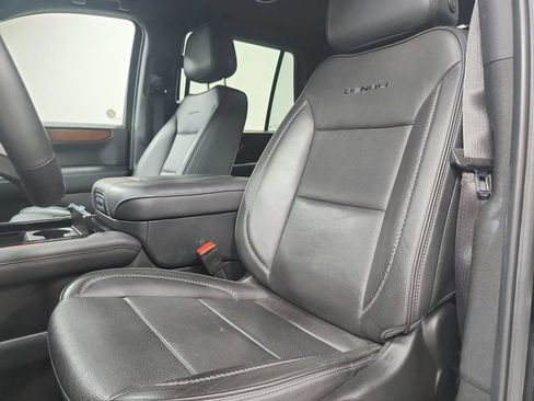 Used 2025 GMC Yukon Denali RWD image 10