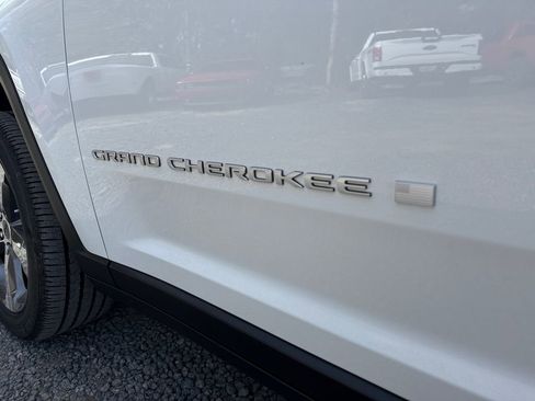 New 2026 Jeep Grand Cherokee L Limited w/ Luxury Tech Group II RWD image 17