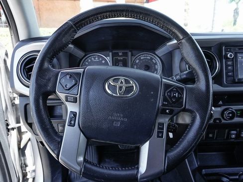 Used 2018 Toyota Tacoma SR5 image 18