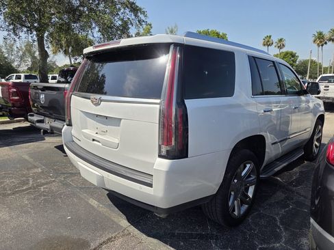 Used 2016 Cadillac Escalade Luxury RWD image 5