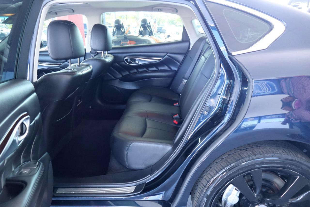Used 2017 INFINITI Q70 L 3.7 AWD/4WD image 29
