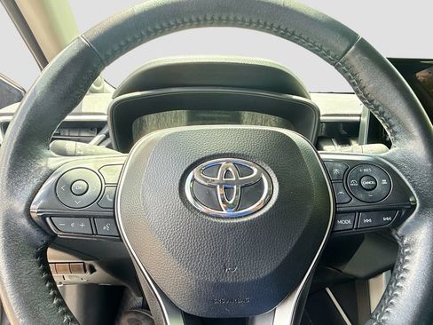 Used 2024 Toyota Corolla Cross LE w/ Moonroof Package AWD/4WD image 17