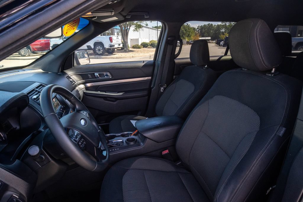 Used 2018 Ford Explorer XLT w/ Equipment Group 201A FWD image 15