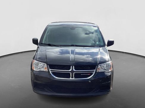 Used 2019 Dodge Grand Caravan SE w/ UConnect Hands-Free Group image 2