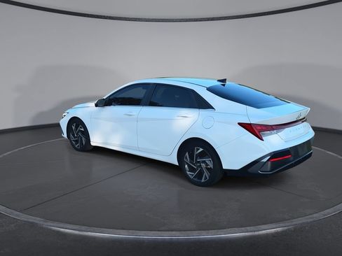 Used 2024 Hyundai Elantra Limited FWD image 6