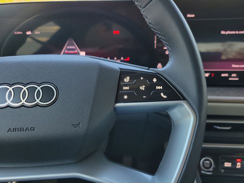 Used 2025 Audi Q5 Premium w/ Convenience Package image 31