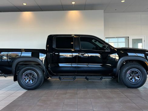 Used 2025 Nissan Frontier PRO-4X w/ Pro Premium Package image 3