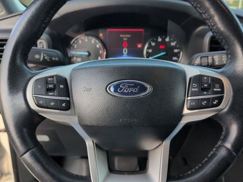 Used 2023 Ford Explorer XLT AWD/4WD image 24