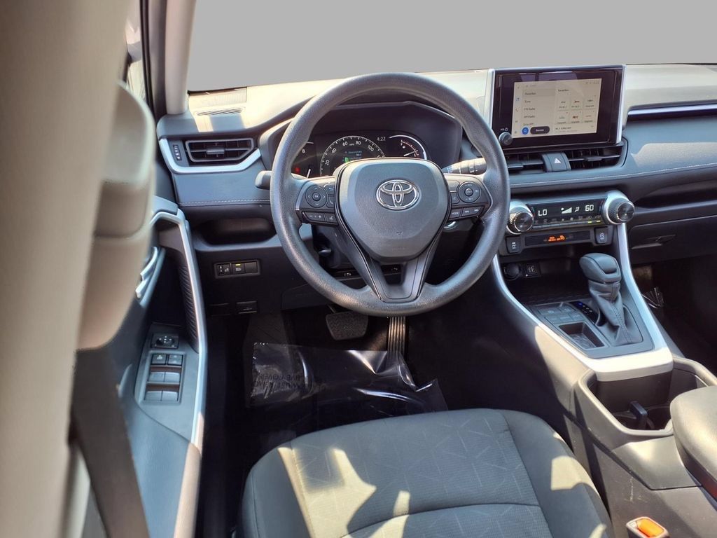 Used 2025 Toyota RAV4 XLE FWD image 4