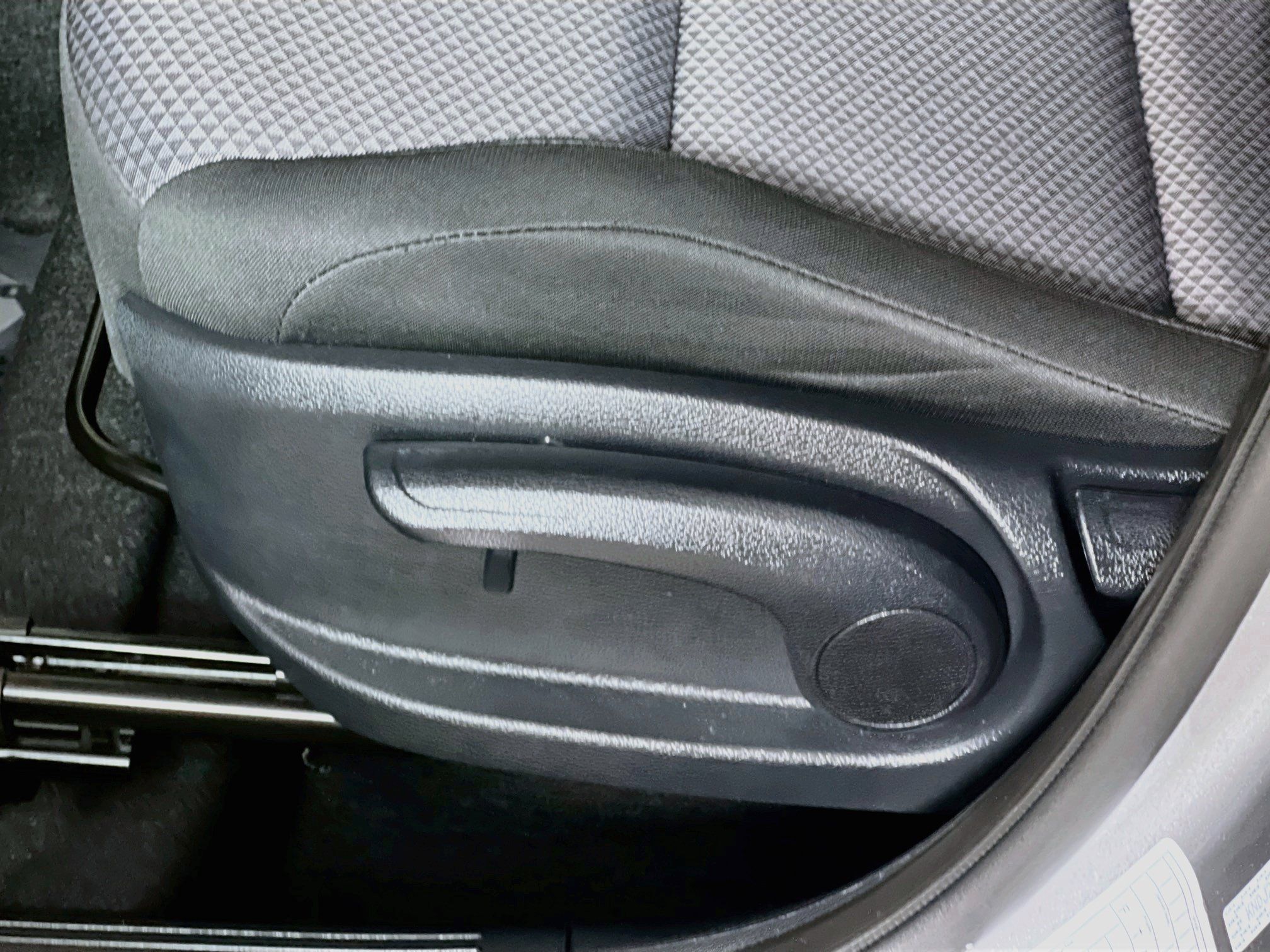 Used 2025 Kia Soul LX w/ LX Technology Package FWD image 16
