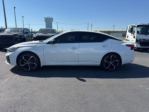 Used 2024 Nissan Altima 2.5 SR FWD image 3