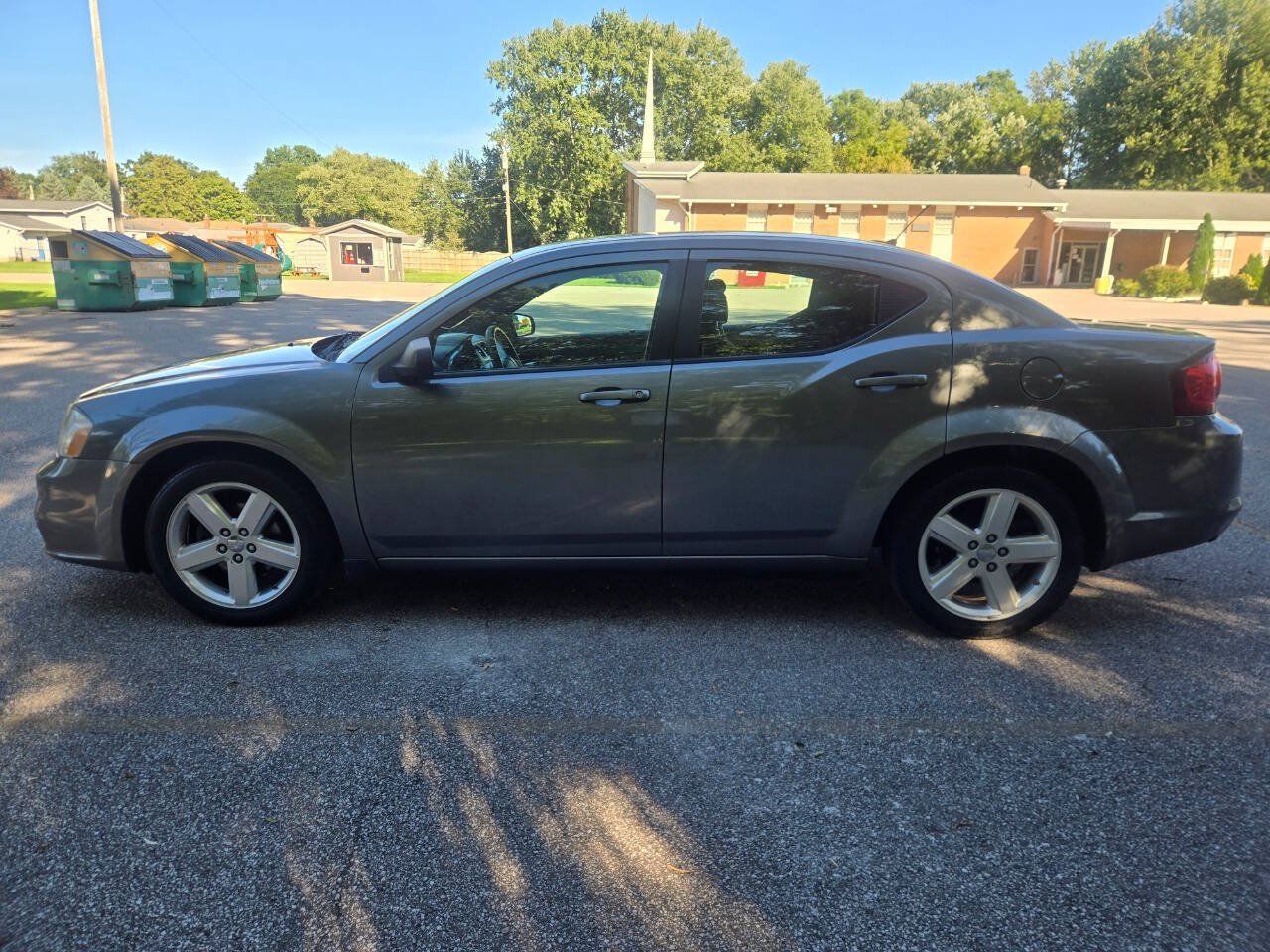 Used 2013 Dodge Avenger SE FWD image 4