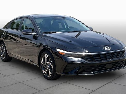 Used 2024 Hyundai Elantra Limited FWD image 3