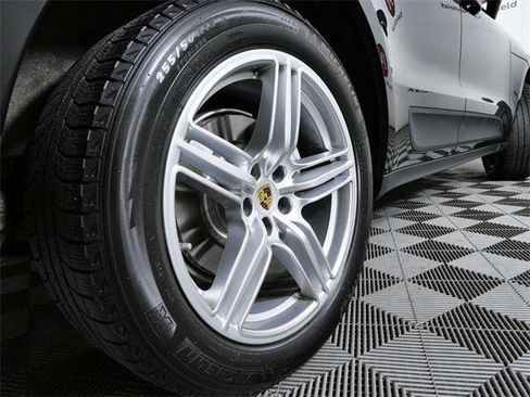 Used 2017 Porsche Macan S image 9