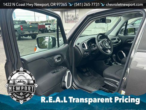 Used 2018 Jeep Renegade Latitude FWD image 10