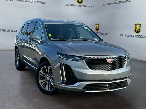 Used 2025 Cadillac XT6 Premium Luxury FWD image 3