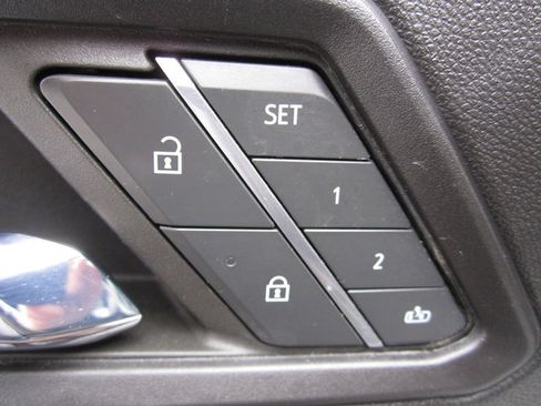 Used 2023 GMC Canyon AT4 w/ AT4 Premium Package AWD/4WD image 11