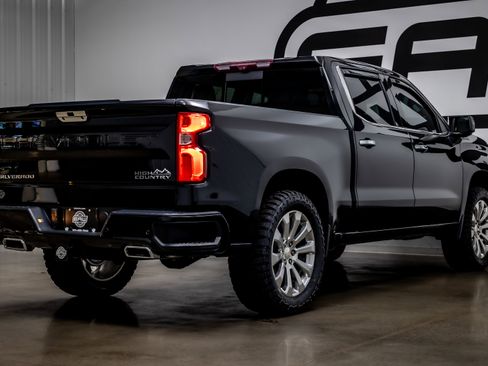 Used 2021 Chevrolet Silverado 1500 High Country w/ Technology Package image 36