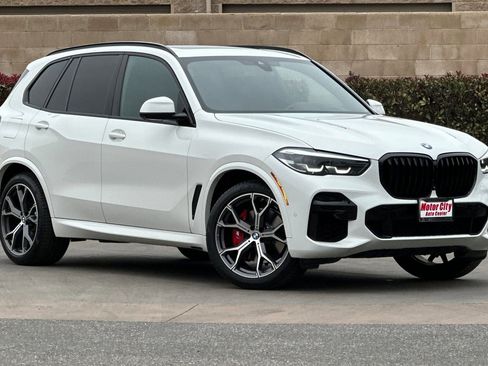 Used 2022 BMW X5 xDrive40i w/ M Sport Package image 2