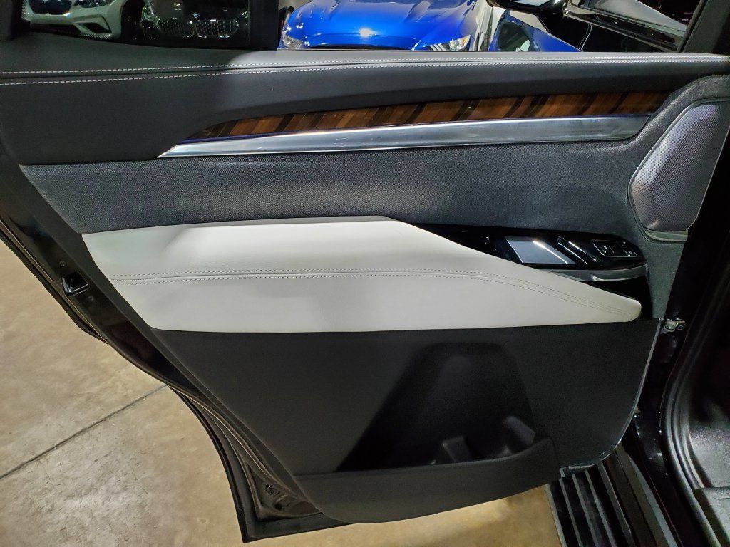 Used 2025 Cadillac Escalade Sport Platinum w/ LPO, Floor Liner Package AWD/4WD image 31