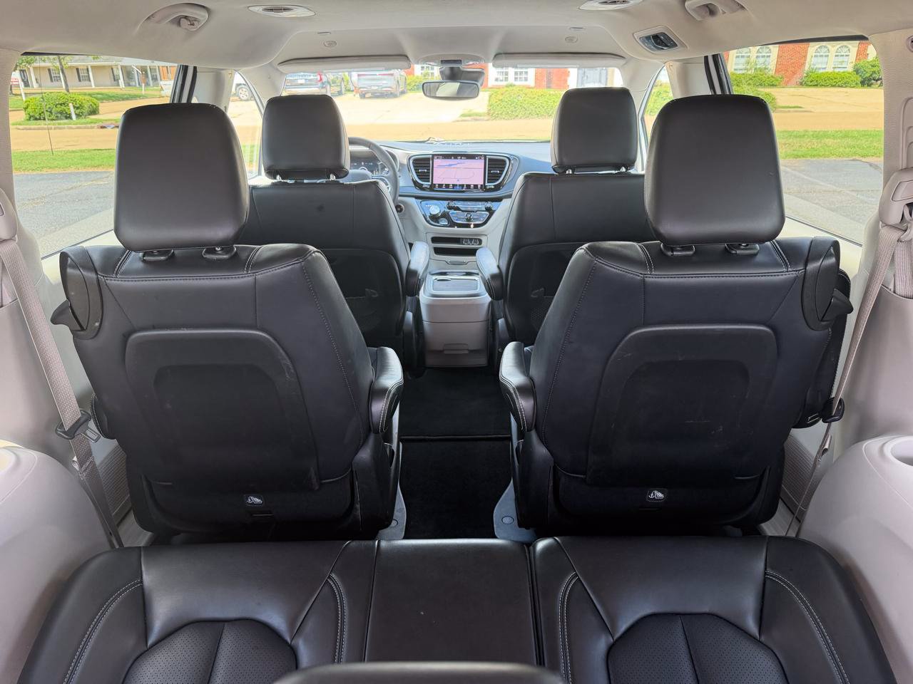 Used 2024 Chrysler Pacifica Limited FWD image 7