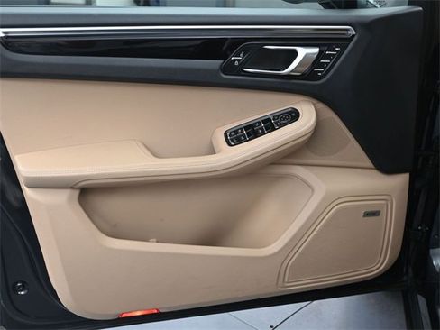 Used 2022 Porsche Macan image 9
